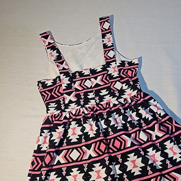 Monteau Dress with Waistline Cutouts Size Large (more like M) EUC - Picture 2 of 7